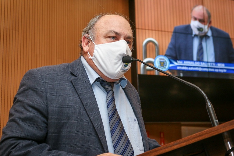 Arnaldo Salvetti questiona a Emdec sobre a possibilidade de incluir os portadores de Transtorno do Espectro Autista no serviço de transporte gratuito para pessoa com deficiência física