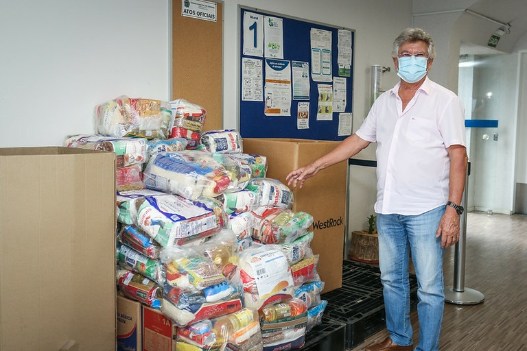 Câmara recebe as primeiras doações da campanha de solidariedade, organizada pelo Parlamento Metropolitano, para famílias em situação de vulnerabilidade
