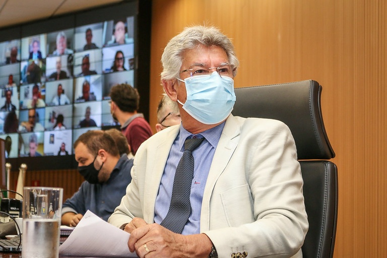 Nesta segunda (7), Câmara vota – em 1ª análise – obrigatoriedade de piso tátil em órgãos municipais e fornecimento de máscaras à população de rua