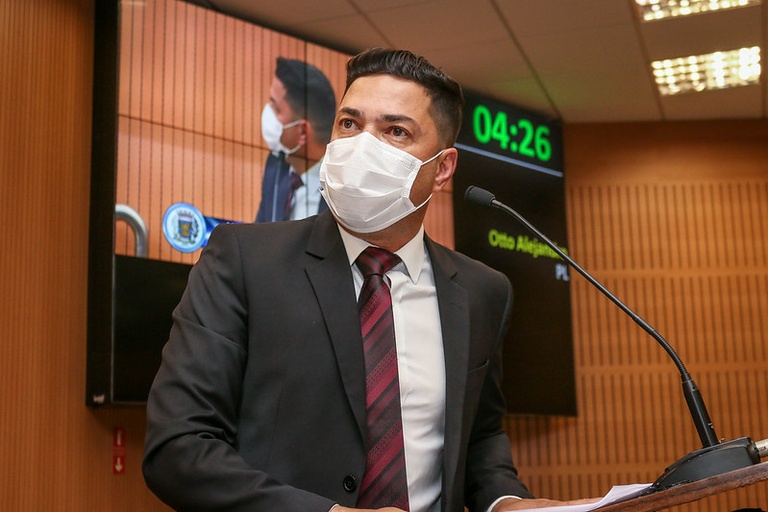 Otto Alejandro apela para o início das obras de recapeamento e manutenção na Rodovia Santos Dumont