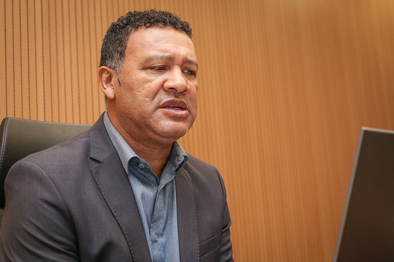 Permínio Monteiro protocola Projeto de Lei para que Executivo crie aplicativo com botão de pânico para vítimas de violência doméstica