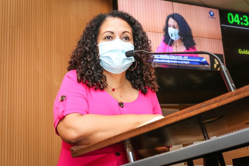 Guida Calixto requer informações à prefeitura sobre ciclo vacinal e preparação para a volta às aulas em meio à pandemia