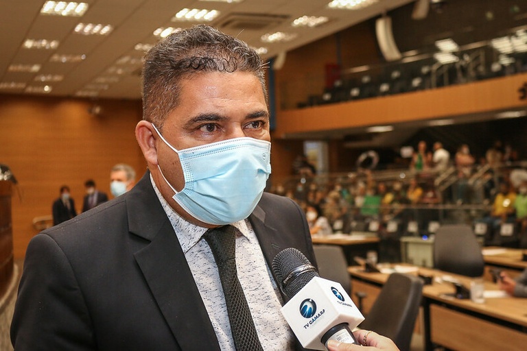 Marrom Cunha apresenta indicações pedindo academia ao ar livre em diversos bairros do distrito do Campo Grande