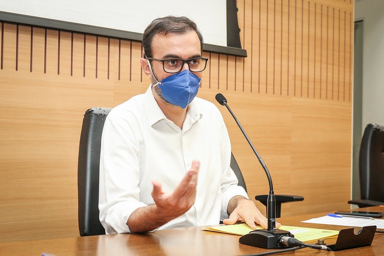 Gustavo Petta faz requerimento questionando volta segura às aulas e terceirização na educação