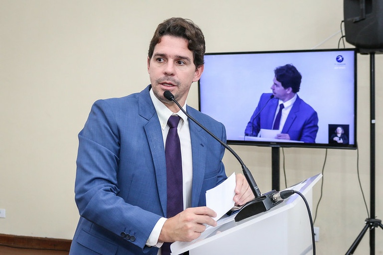 Marcelo Silva apresenta projeto que obriga escolas a notificar pais sobre realização de atividades