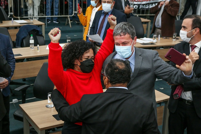 Câmara rejeita pedido de formação de Comissão Processante contra a vereadora Guida Calixto