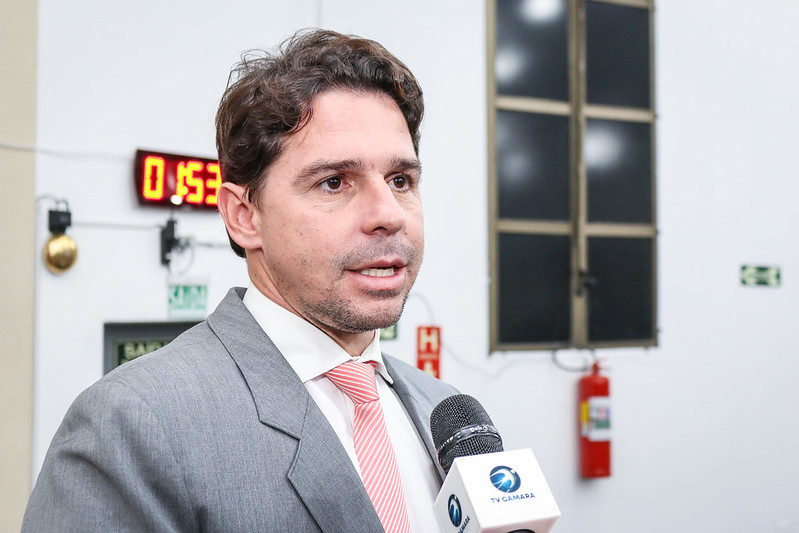 Marcelo Silva homenageia o Centro de Formação de Bombeiro Civil com entrega de Diploma de Honra ao Mérito