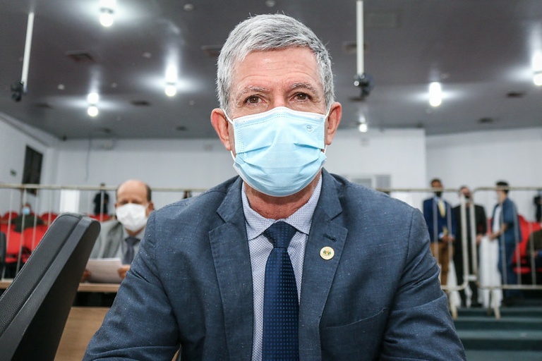 Paulo Haddad concede Título de Cidadã Campineira à luso-brasileira