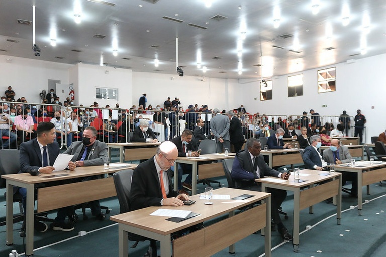 Vereadores aprovam reajuste dos salários e aumento do valor de benefícios para os servidores municipais