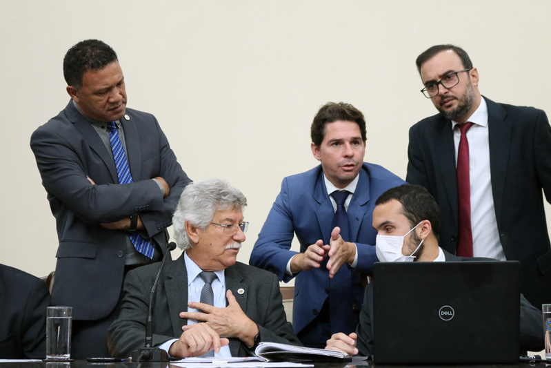 Câmara aprova uso facultativo de máscaras nas escolas para crianças com ciclo vacinal completo