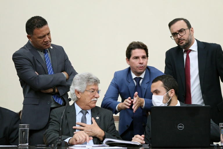 Câmara aprova uso facultativo de máscaras nas escolas para crianças com ciclo vacinal completo