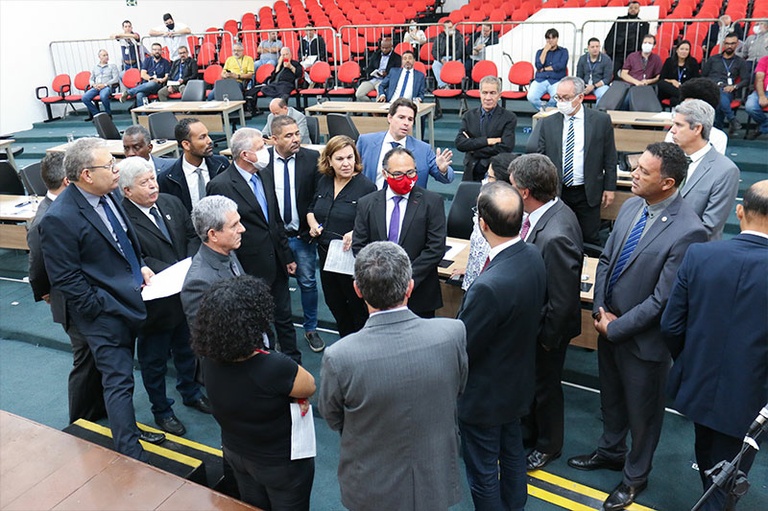 Câmara volta a realizar nesta segunda (16) reuniões ordinárias com a presença do público a partir das 18h; na pauta, projeto que obriga instalação de câmeras em unidades de saúde
