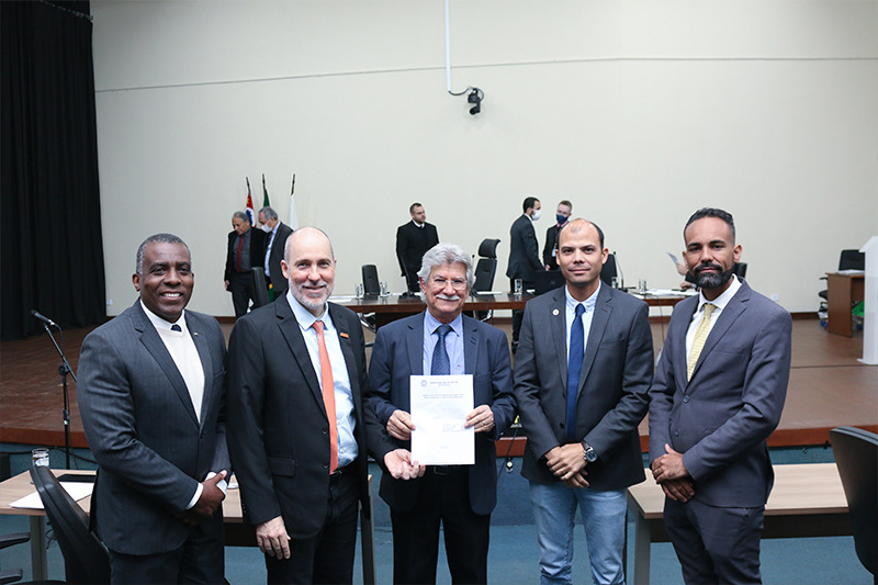 Comissão de Estudos da Desburocratização entrega relatório final com 38 propostas para modernizar e solucionar os entraves burocráticos do poder público