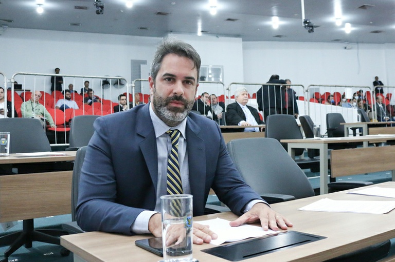 Hossri demanda informações da Setec sobre procedimentos para conceder alvará a pessoas que pedem para usar solo público