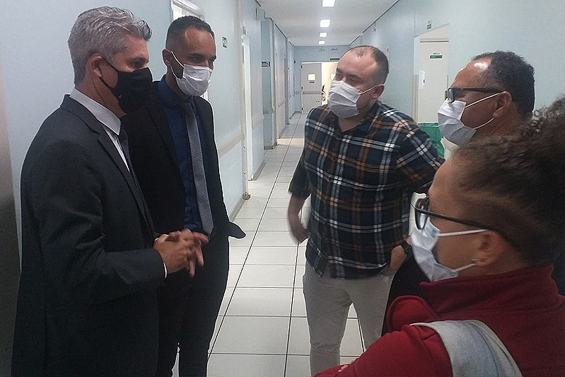 Magoga, Higor Diego e Cecílio fazem diligência para verificar atendimento na UPA do Campo Grande