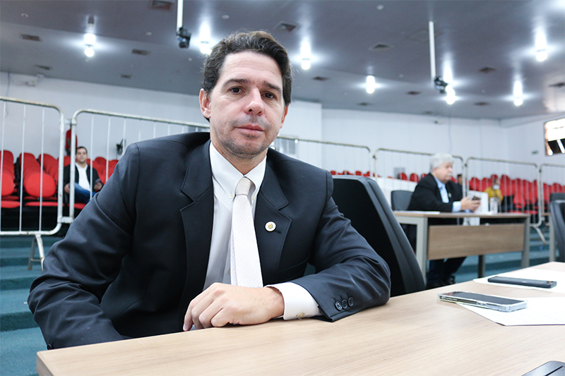 Marcelo Silva apresenta projeto que garante irmãos frequentarem a mesma escola