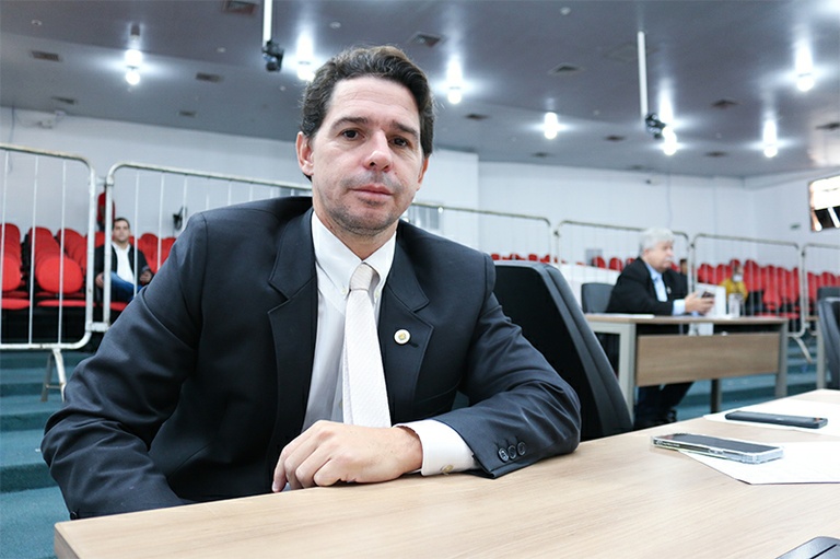 Marcelo Silva apresenta projeto que garante irmãos frequentarem a mesma escola