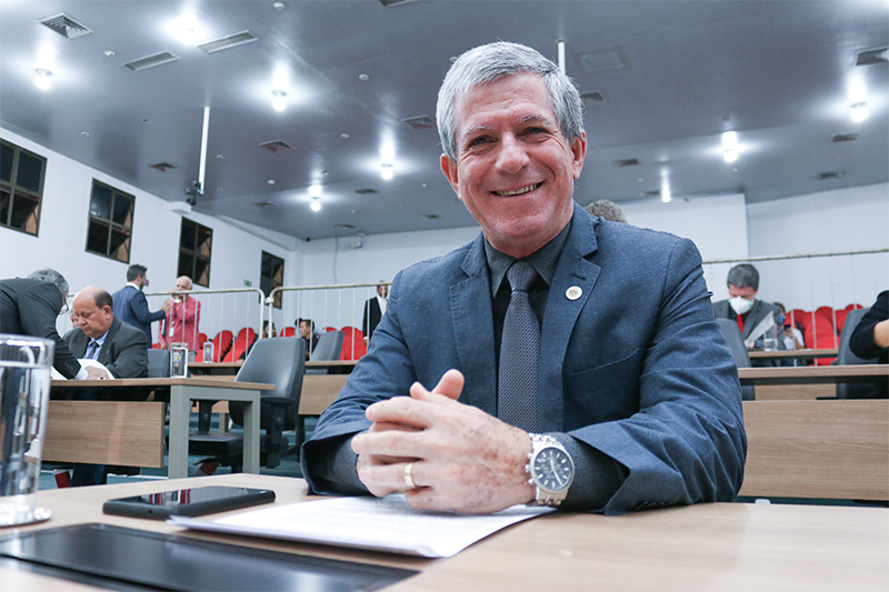 Paulo Haddad pretende impedir aquisição de copos plásticos por parte de administração pública municipal
