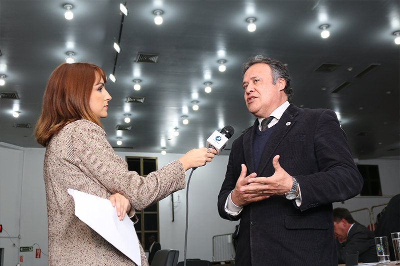 Professor Alberto protocola projeto que institui capacitação para pais e mães em primeiros socorros relacionados a engasgamento e asfixia de recém-nascidos