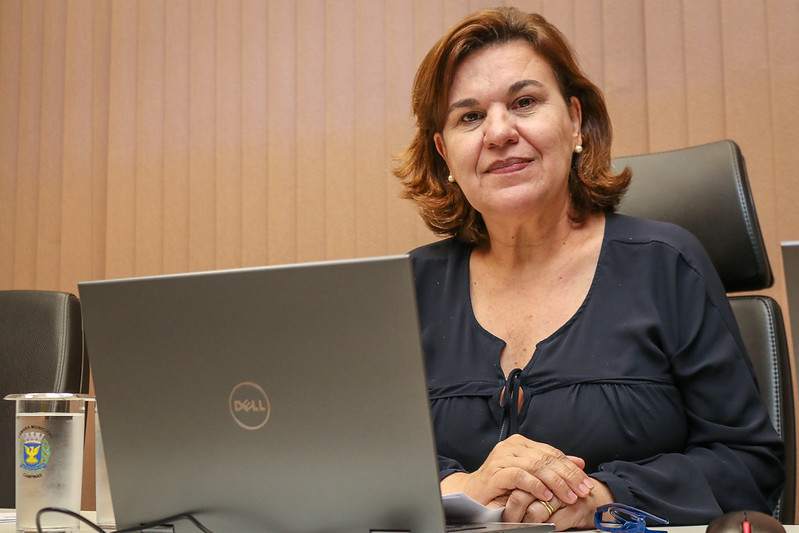 Projeto de Débora Palermo majora em dez vezes a multa para empresas que não retirarem fios inutilizados de postes