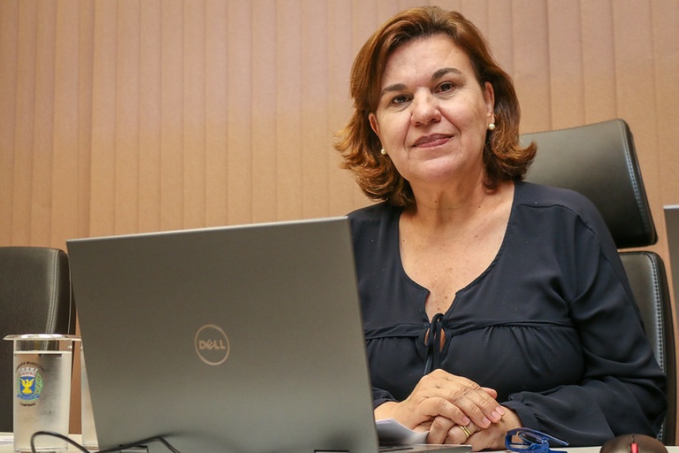 Projeto de Débora Palermo majora em dez vezes a multa para empresas que não retirarem fios inutilizados de postes