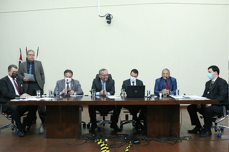 Vereadores aprovam o mérito do projeto que autoriza o translado de animais domésticos de pequeno porte no transporte público municipal