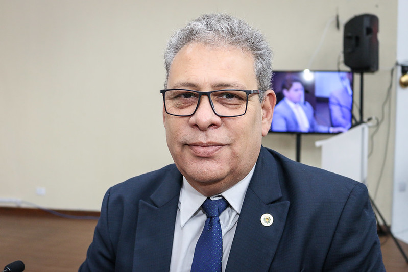 Por meio de Projeto de Lei, Carmo Luiz quer garantir qualidade e igualdade de condições entre escolas públicas e particulares até 2030
