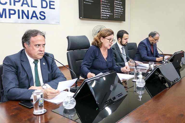 Presidência da Câmara determina que vereadores e servidores não necessitem utilizar paletó e gravata nas reuniões plenárias até março de 2023