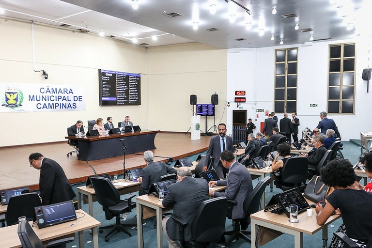 Vereadores aprovam criação de novos conselheiros tutelares e proibição de oferta de crédito consignado por telefone a aposentados 