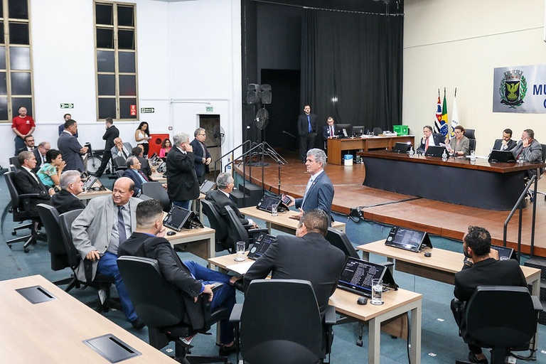 Vereadores votam nesta segunda (31), em análise final, PL que cria o Projeto Mãos à Obra, que autoriza parcerias entre público e sociedade para executar obras de interesse coletivo