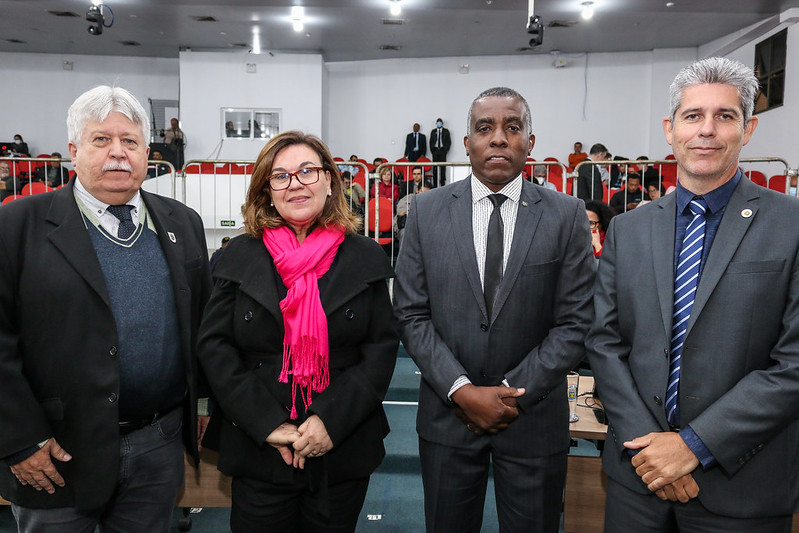 Câmara presta homenagem a policiais militares com Medalha Exemplo Digno e Arautos da Paz
