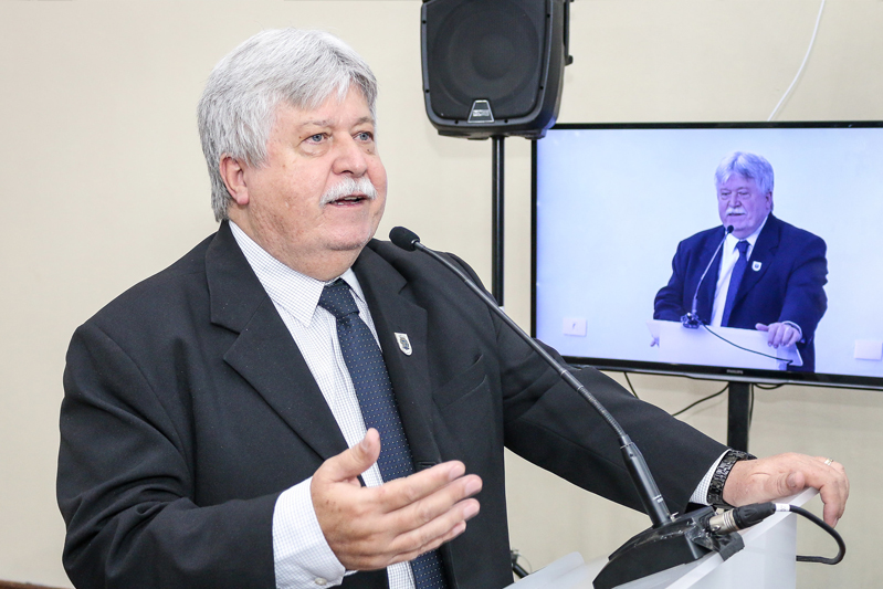 Schneider protocola Comissão Especial de Estudos para averiguar processos licitados pela Câmara Municipal e contratos vigentes