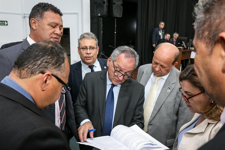 Vereadores aprovam em segundo turno alteração no IPTU de galpões e aumento de capital da Cohab