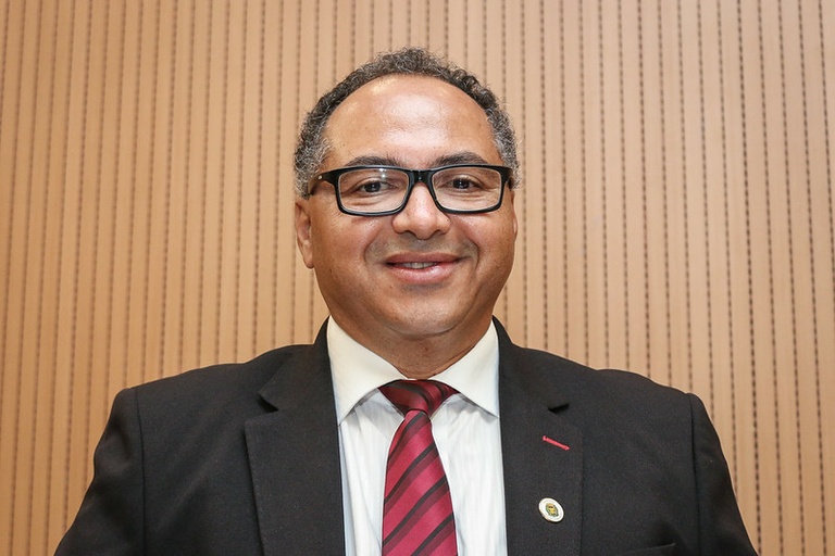 Cecílio Santos promove debate sobre violência nas escolas e bullying com psicóloga e produtora Vanessa Rodrigues