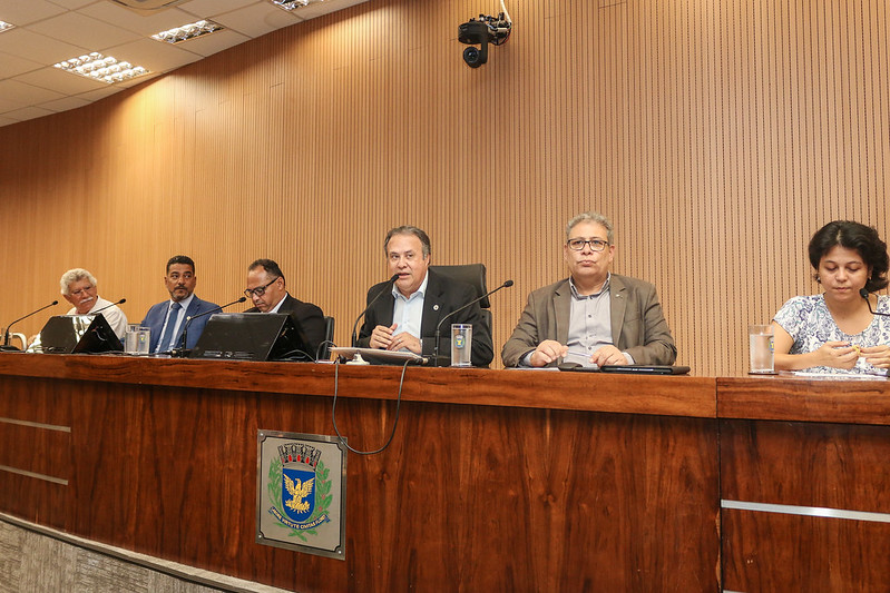 Comissão de Legalidade vota pareceres de seis projetos: matrícula de irmãos em mesma escola e proibição de intervenções hostis em espaços públicos estão na pauta