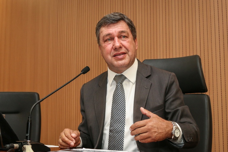 Luiz Cirilo protocola Moção de Aplausos  a Congresso Internacional de Pedagogia Logosófica