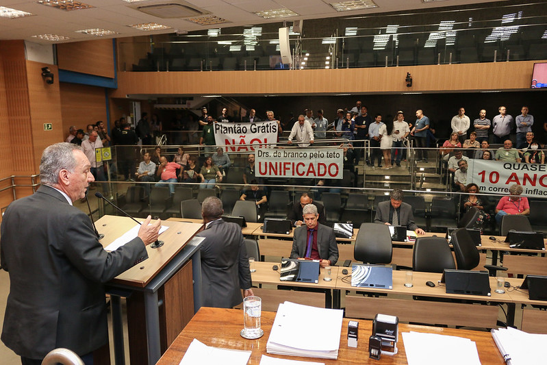 Câmara recebe demanda de aumento de teto do funcionalismo apresentada por representantes de sete entidades