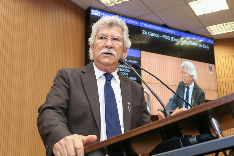 PL de Zé Carlos prevê a implantação de adesivo no transporte público que indica a localização de ponto cego aos ciclistas e motociclistas