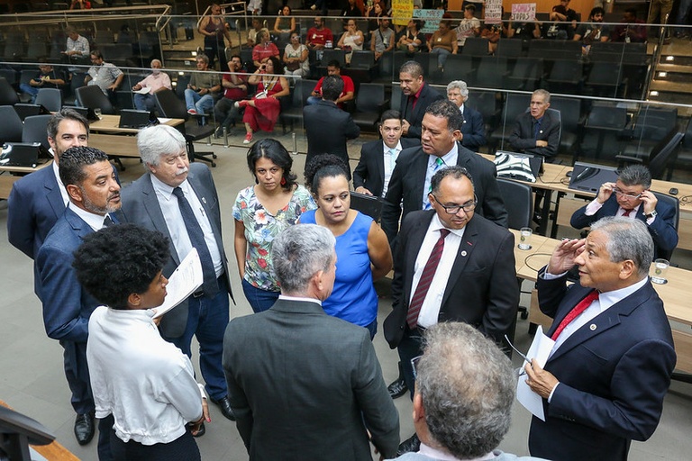 Em definitivo, vereadores aprovam bônus a servidores da Educação e incentivo a Galeria Urbana nas ruas e estruturas da cidade