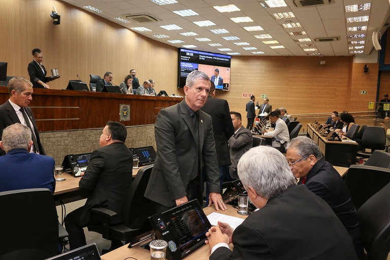 Na última Reunião Ordinária do ano, Câmara vota - em análise final - Projeto de Lei que define novas regras para instalação de antenas de celular em Campinas