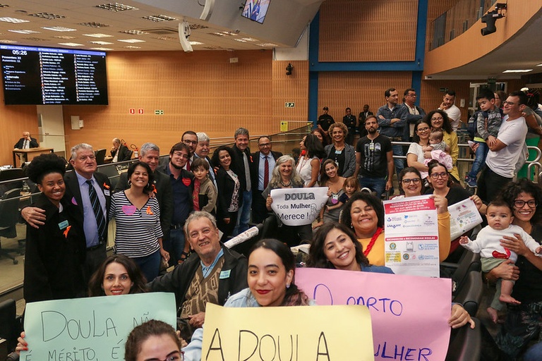 Retrospectiva 2023: em agosto, Câmara aprova – em definitivo – lei que garante direito de parturientes serem acompanhadas por doulas