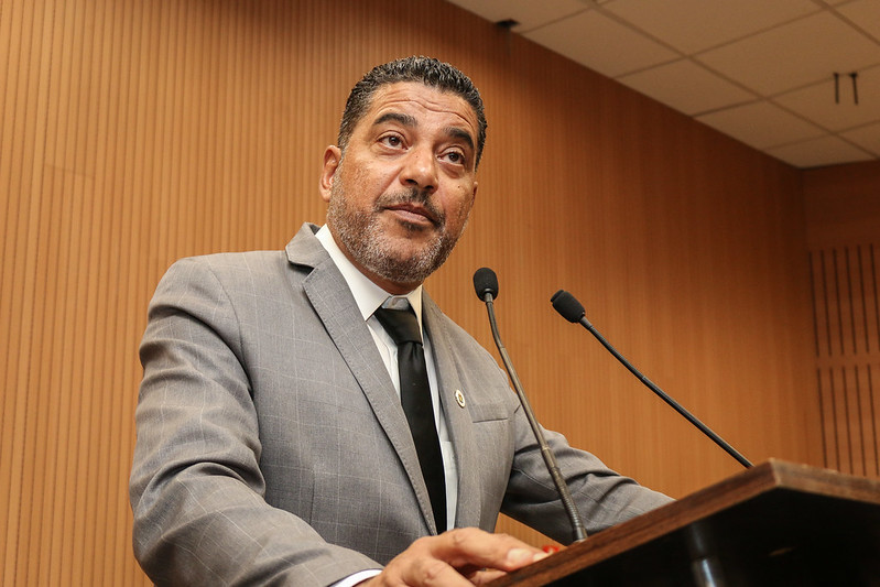Carlinhos Camelô protocola moção solicitando à Secretaria de Educação do Estado que retome obras da Creche Nave Mãe no Jardim Telesp