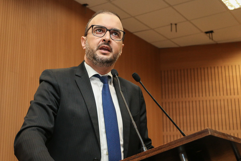 Gustavo Petta apresenta projeto para instalação de câmera nas fardas e veículos da GM de Campinas