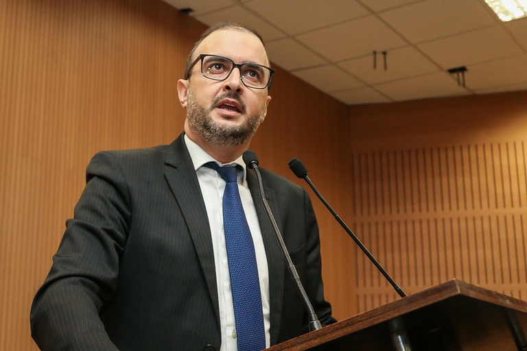 Gustavo Petta apresenta projeto para instalação de câmera nas fardas e veículos da GM de Campinas