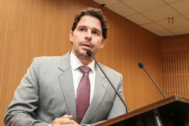 Marcelo Silva protocola Projeto de Lei que obriga clínicas particulares a terem cadeiras de roda para uso de visitantes com dificuldade de locomoção