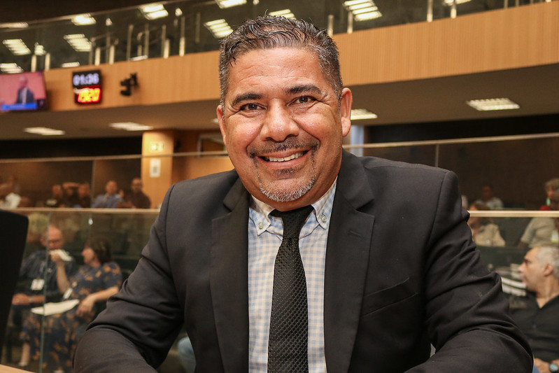 Na tarde desta quinta (9), na primeira Reunião Solene de 2023, Marrom Cunha entrega Diploma de Mérito Esportivo