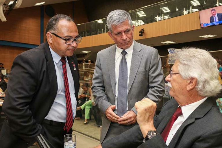 Nesta segunda-feira (6), Câmara vota – em definitivo – Projeto de Lei que proíbe Administração Pública de comprar e usar copos descartáveis produzidos a partir de derivados de petróleo