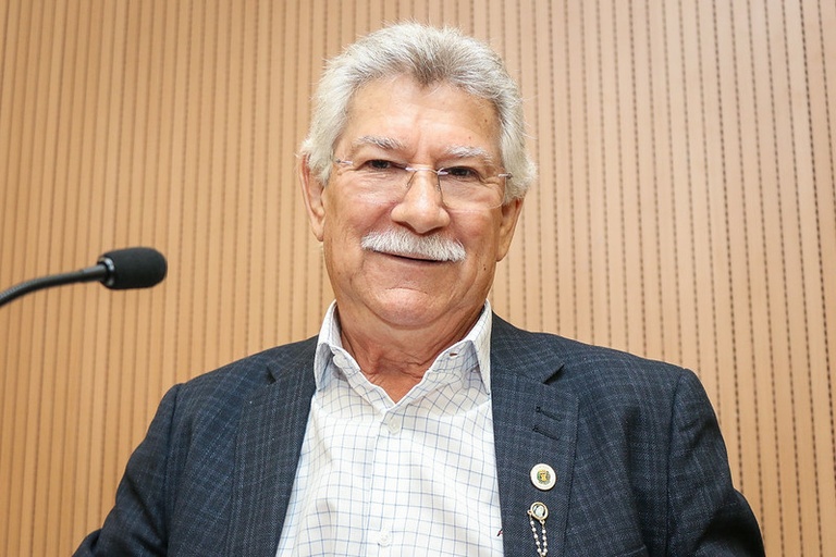 Projeto de Lei de Zé Carlos institui campanha de conscientização contra o cigarro eletrônico/vape nas escolas de Campinas