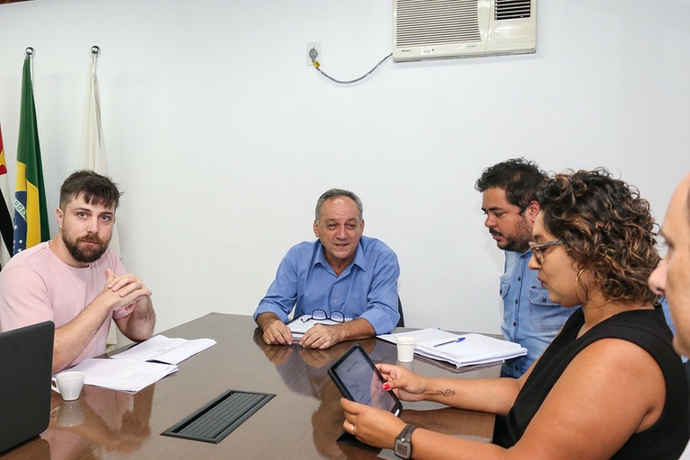 Sindicato dos Servidores da Câmara apresenta pauta de reivindicação salarial; Luiz Rossini define a instalação de uma mesa de negociação para discussão do reajuste