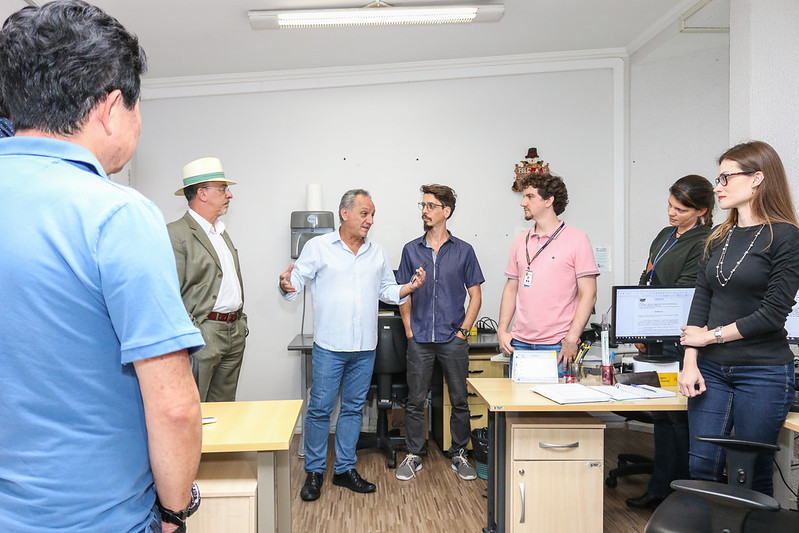 Luiz Rossini visita os departamentos da Câmara para estreitar a relação entre a nova Mesa Diretora e os funcionários da Casa